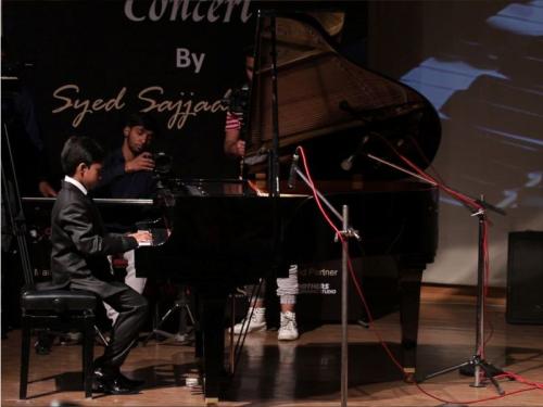 Piano classes in delhi Student playing piano