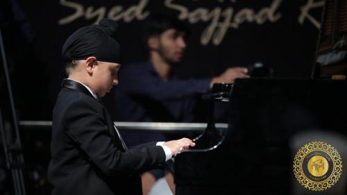 Piano classes in Delhi Student playing piano